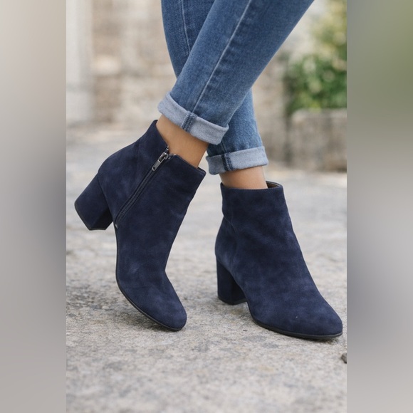 Banana Republic Midnight Blue Suede Ankle Booties Block Heel Size 6.5